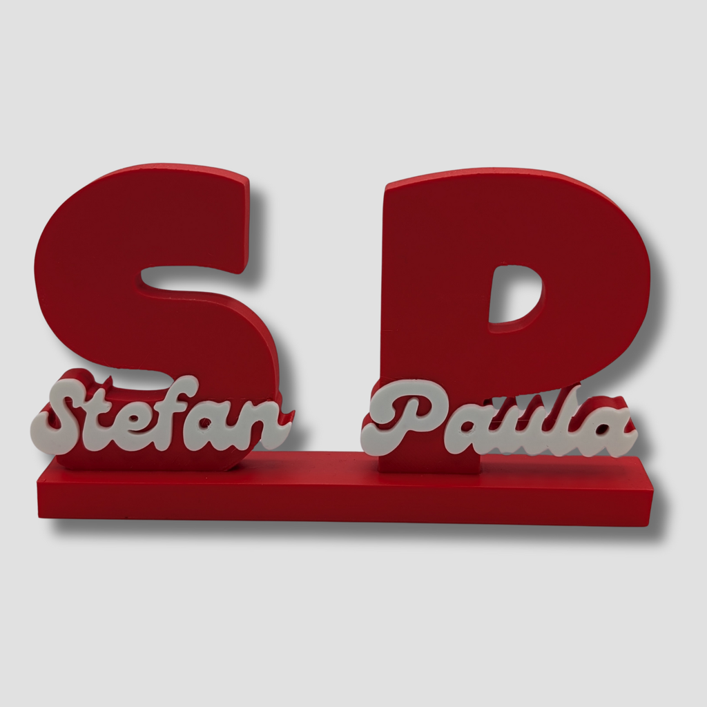 Red decorative nameplate with 'Stefan' and 'Paula' on a white background